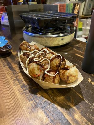 Finished plate of 16 Takoyaki for 1000¥ at Self Takoyaki Bar IDUCO in Osaka