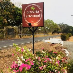 Outside sign at Pizzeria Artesana in Copecito