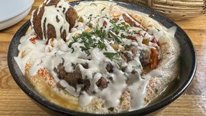 Hummus Komplett  at Hummus Küch' in Frankfurt