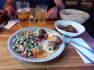 Hummus salad with falafel😋 at Hummus Küch' in Frankfurt