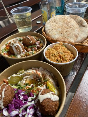 Hummus/ falafel Spezial und bulgur Salat at Hummus Küch' in Frankfurt