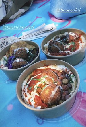 Hummus Spezial und hummus mit kartoffeln und Auberginen  at Hummus Küch' in Frankfurt