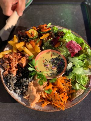 Jackfruit bowl  at Vabiou's in Hamburg