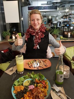 Es gibt sogar gigantisches  Dessert .  at Vabiou's in Hamburg