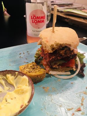 Burger with the „Beyond meat“ patty

and a vegan lemonade (tasty!!) at Vabiou's in Hamburg