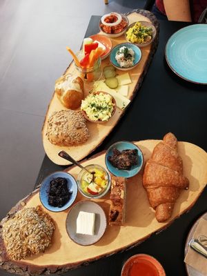 Süßes und herzhaftes Frühstück at Vabiou's in Hamburg