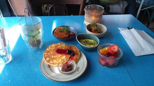 Pancakes, Avocado, Falafel, Hashbrowns, Obstsalat at Cafe Hoegs in Copenhagen