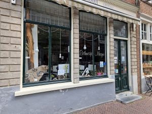 front (closed when we passed by) at Eethuisje Moqui in Nijmegen