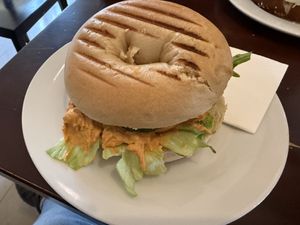 Bagel mit Humus  at Cafesito in Bregenz