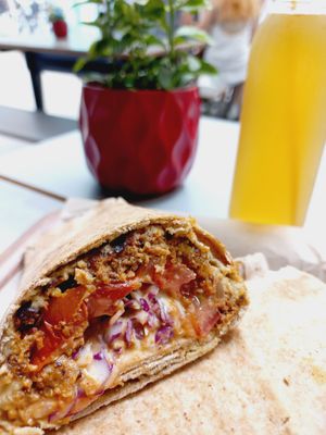 Sunlahma and peach kombucha at Vegan Beat in Athens