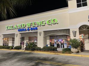 Store front  at Island Wing Company in Destin