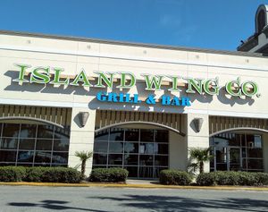 Store front at Island Wing Company in Destin