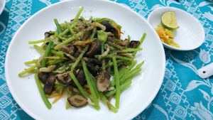 Pumpkin seed flowers at Huong Viet - Nguyen Trai in Ho Chi Minh City
