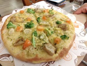 Veggie pizza at LN Fortunate Coffee 幸福咖啡 in Taoyuan