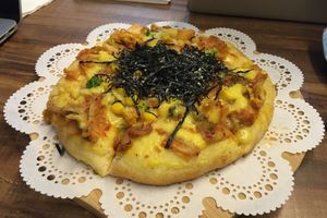 Vegan pizza at LN Fortunate Coffee 幸福咖啡 in Taoyuan
