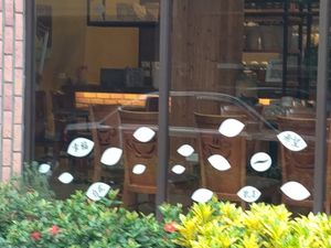 店面玻璃牆3 at LN Fortunate Coffee 幸福咖啡 in Taoyuan