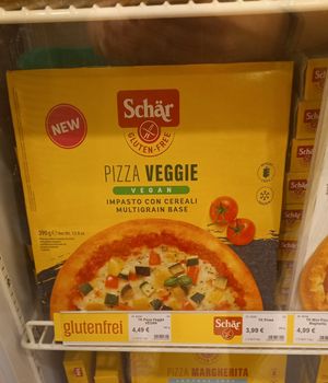 gluten-free vegan pizza at Vitalia Reformhaus in Leipzig