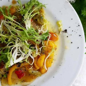 Ensalada de verduras escalibada con escarola at Barlovento in A Coruna