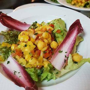 Ensalada de garbanzos at Barlovento in A Coruna