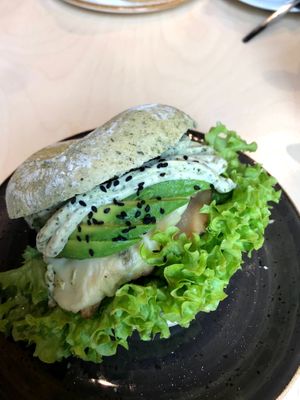 avocado and vegan chicken pieces at Olivia's Maastricht in Maastricht