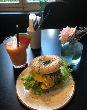 Smoothie served with watermelon and a sesame bagel with vegan chickn, cheeze, avocado and pesto mayo (September 2023)  at Olivia's Maastricht in Maastricht