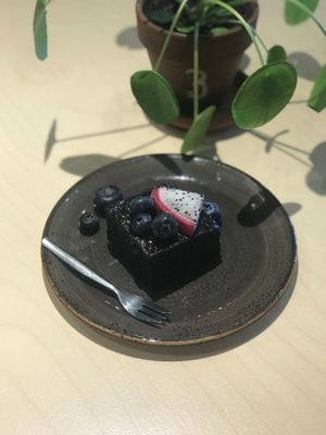 Do I need to say more? Very tasteful vegan chocolate brownie with a hint of orange. Omnivore boyfriend was very pleased. Only thing we regret is that we shared just one brownie  at Olivia's Maastricht in Maastricht