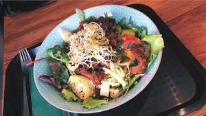 Delicious salad bowls at SpringInsFeld in Munich