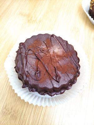 Buttercup at Cocoelle Patisserie Vegetale in Besancon