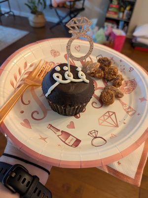 Ho ho cupcake at Pattycake Bakery in Columbus