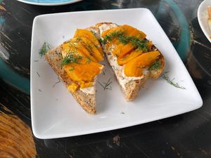 The mango cream cheese toast was excellent at Moku Roots in Kula
