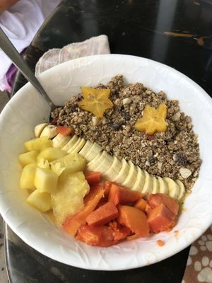 Smoothie Bowl at Moku Roots in Kula
