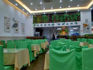 interior - plenty of seating  at Qinsuyuan in Huizhou
