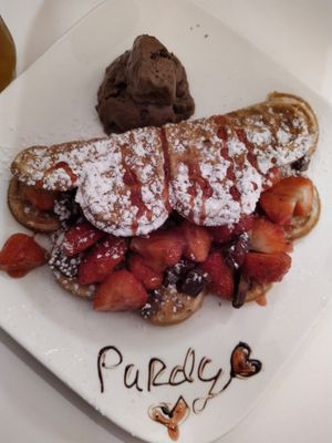 Friendly staff 😁 at Waffelicious in Eindhoven