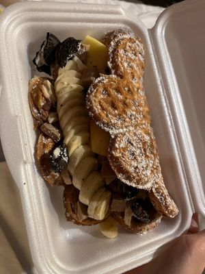 all possible options included (a lot: bananas, oreos, peanut butter, pineapple, different chocolates…)   at Waffelicious in Eindhoven