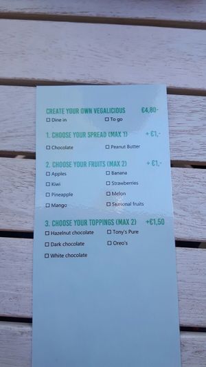 Create your own waffle at Waffelicious in Eindhoven