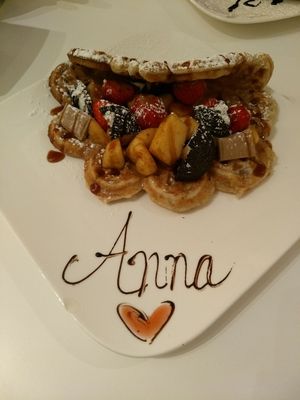 Vegan waffle with peanut butter, apple, strawberries, hazelnut chocolate and Oreos at Waffelicious in Eindhoven