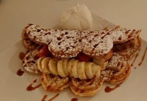 Waffel with fruit and vegan ice cream at Waffelicious in Eindhoven