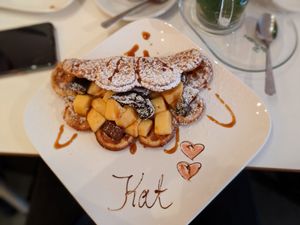 Vegan waffle with peanut butter, fruit and Oreo cookies at Waffelicious in Eindhoven