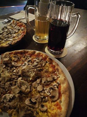 Vegan pizza, beer and wine/cola mix at Bob's Haunstetten in Augsburg