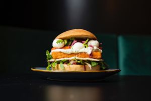 Der Sizilianer Burger mit Grillkäse at Hamburgerei in Augsburg