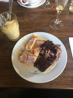 Vanilla pineapple pudding, apple pastry with vanilla sauce, brownie, tiramisu at Striese Bar in Augsburg