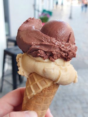 Schoko-Brombeer & Lotus-Caramelkeks at Palazzo Sandro in Saarbrucken