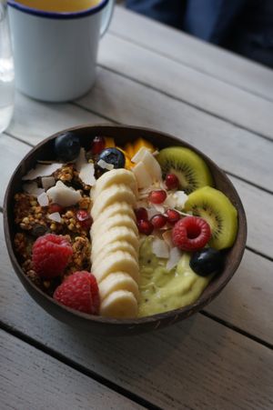 Avocado Bowl at Flows in Paris