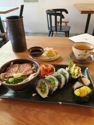 Lunch set no. 1 (udon, sushi, kimchi and tea) at Ka Vegan Udon & Sushi in Krakow