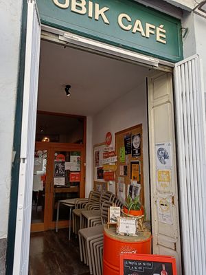 Front of store at Ubik Café in Valencia