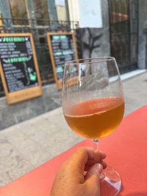 Vin orange met druif uit Valencia   at Ubik Café in Valencia
