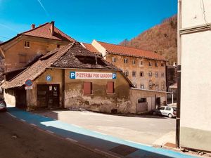 Pizzerija Pod Gradom Dolhar parking. at Pizzerija Pod Gradom Dolhar in Trzic