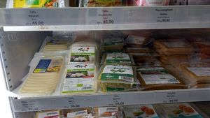 tofu at Gryningen Halsokost in Stockholm