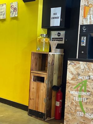Free lemonade  at Hank Cuisine Végétale - Rochechouart in Paris
