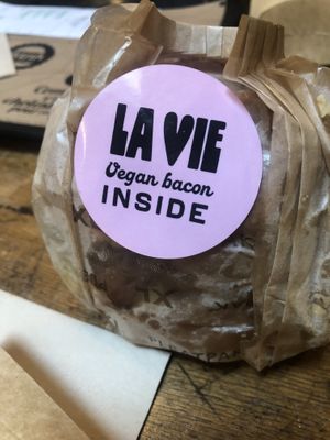   at Hank Cuisine Végétale - Rochechouart in Paris